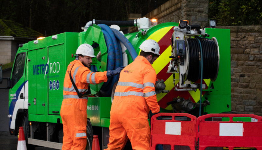 Metro Rod tanker and engineers